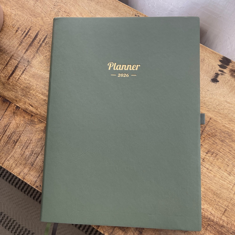 2026 Daily Planner | Green | Monthly & Weekly Layout | New